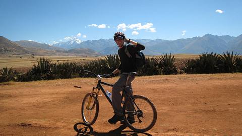 Foto 1 de Tour a Maras y Moray en bicicleta